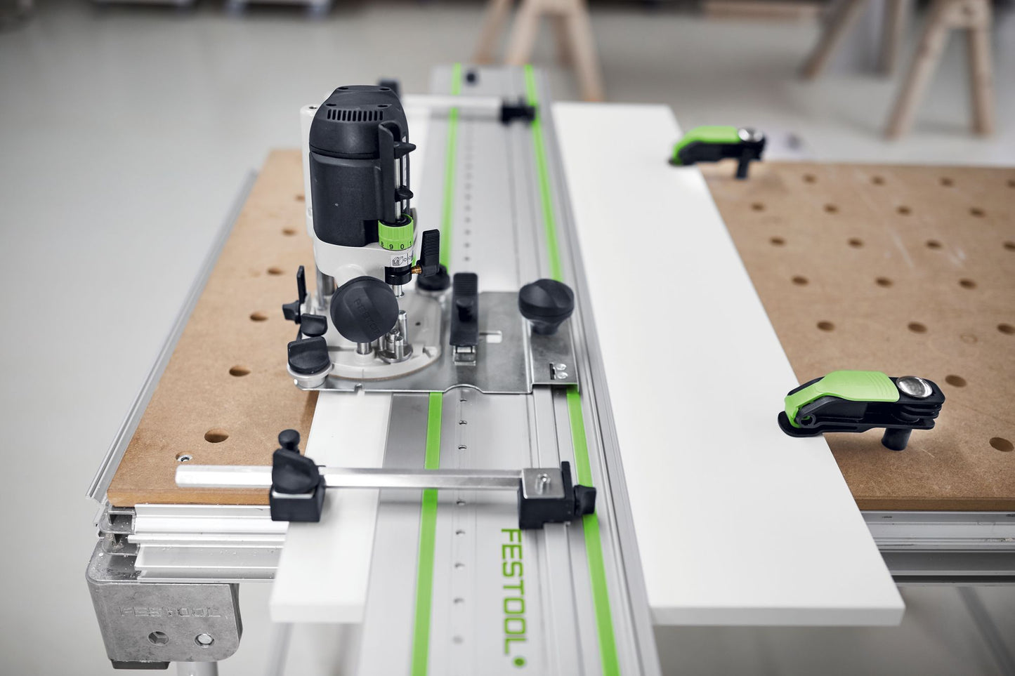 Butée latérale Festool SA-LR 32 (485758) pour OF 900, OF 1000, OF 1010, OF 1400 dans le système de rangées de trous FS-LR32