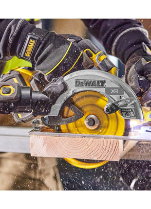 Sierra circular a batería DeWalt DCS 573 P1 18 V 190 x 30 mm sin escobillas + 1x batería 5,0 Ah + cargador