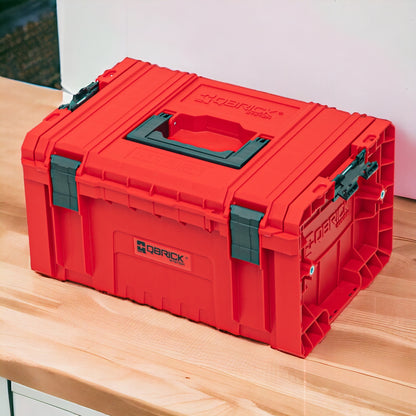 Qbrick System PRO Toolbox 2.0 RED ULTRA HD Custom Werkzeugkoffer 450 x 260 x 240 mm 19 l stapelbar IP54 mit 3 Fächern und Ablage